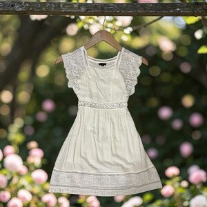 Aqua Bloomingdale’s white lace dress XS